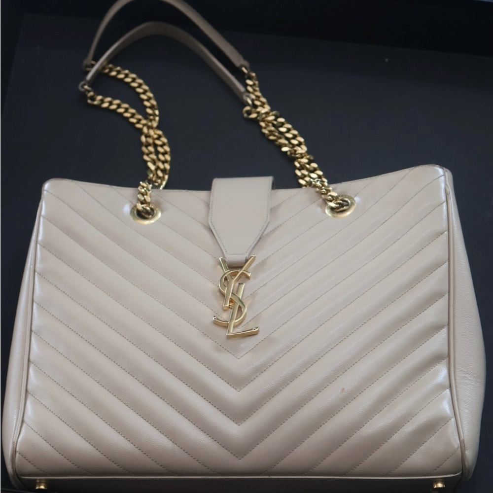 Yves Saint Laurent Grain de Poudre Shoulder Bag